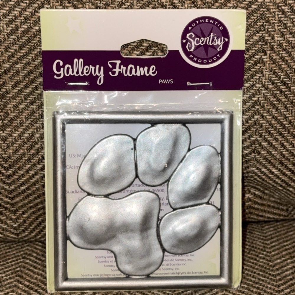 NWT Scentsy Silver Dog Paw Print Gallery Frame